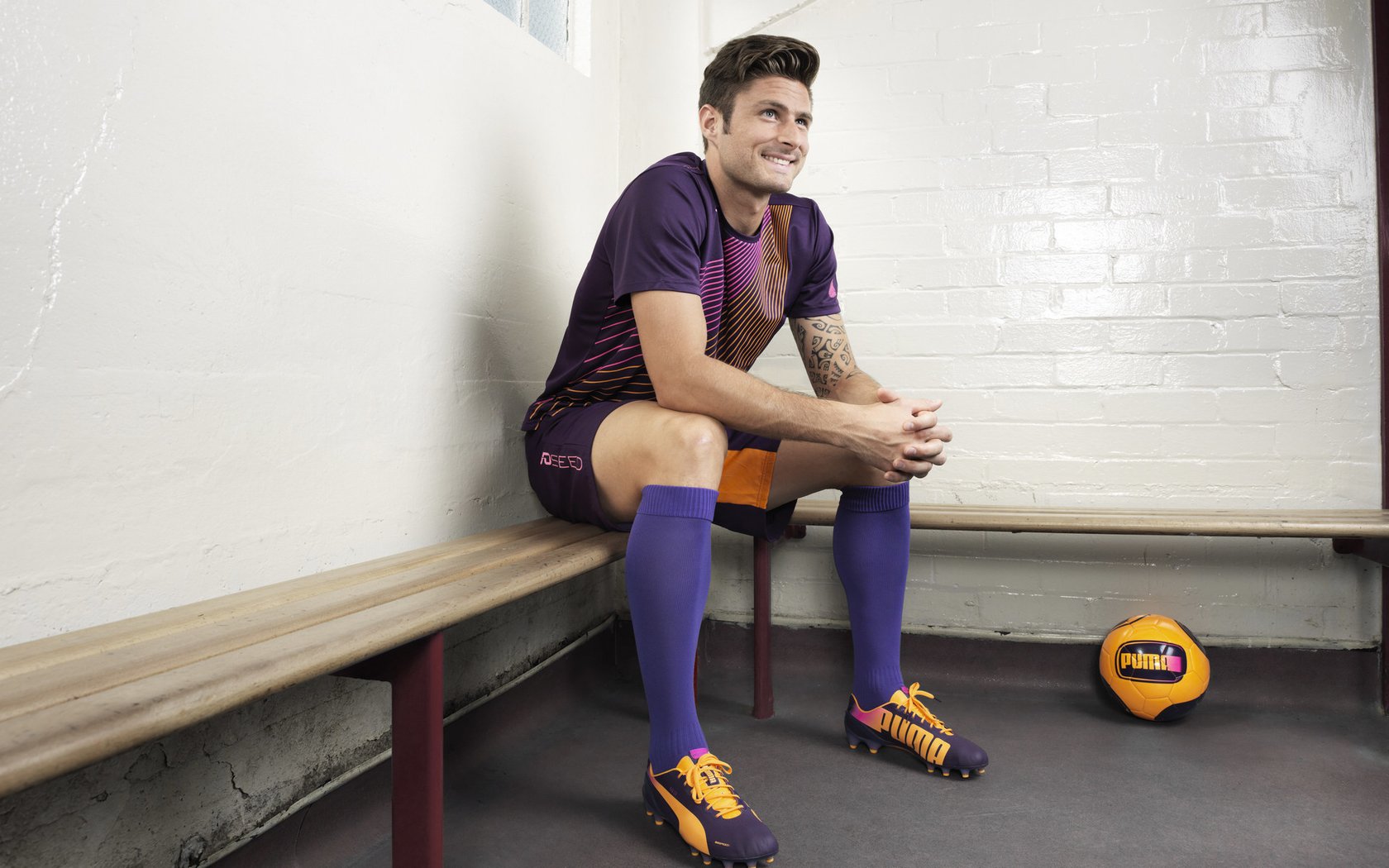 欧冠惊天逆转！加拉塔萨雷3-0完胜阿贾克斯，奥斯梅恩戴帽，萨内助攻成焦点